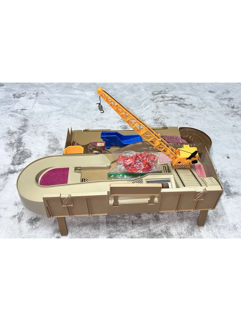 1982 Vintage Hot Wheels Construction Site Sto & Go Set in Box Mattel